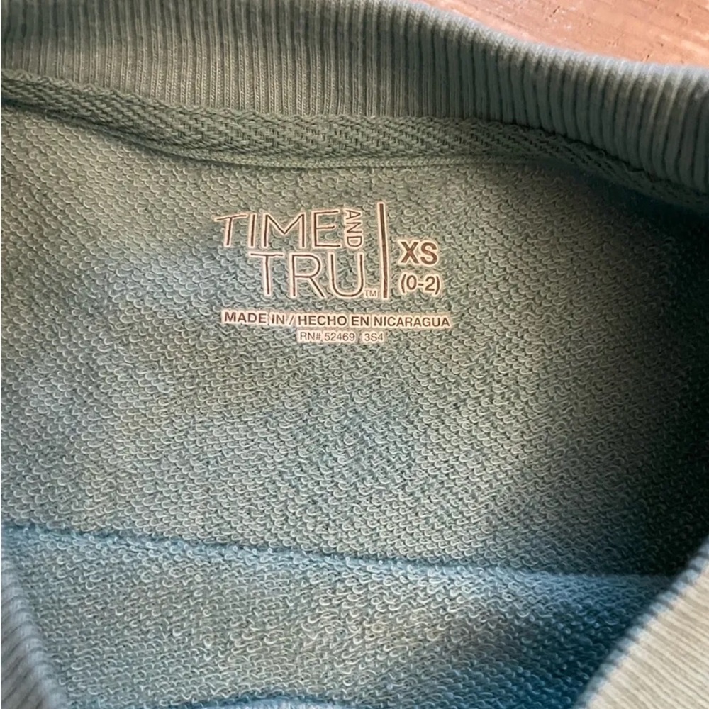 Time and Tru Blue Crewneck Sweater - Picture 2 of 2